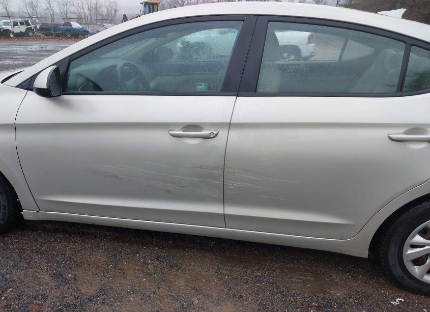 Photo 20 of 2017 Hyundai Elantra SE (VIN 5NPD74LF9HH101640)