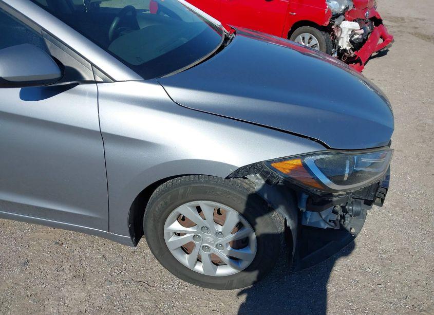 2017 Hyundai Elantra SE (VIN 5NPD74LF9HH137179) main photo