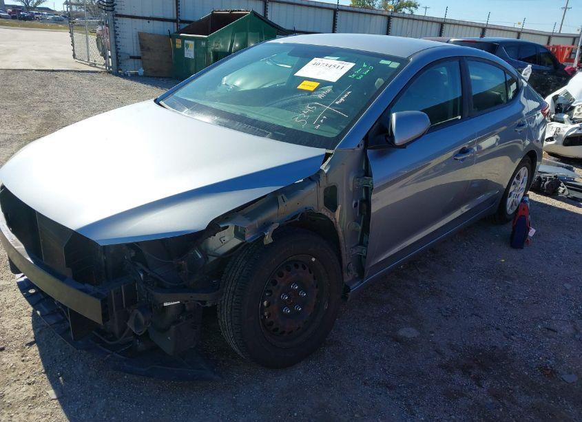 Photo 2 of 2017 Hyundai Elantra SE (VIN 5NPD74LF9HH137179)