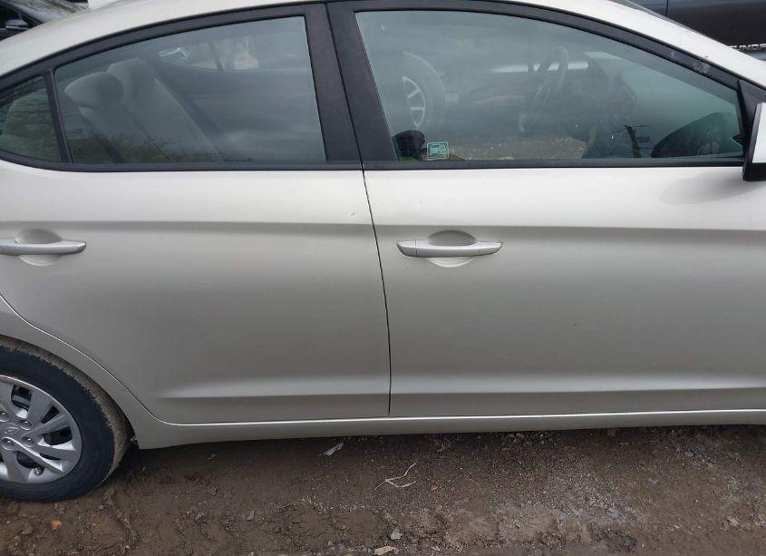 Photo 13 of 2017 Hyundai Elantra SE (VIN 5NPD74LF9HH140650)