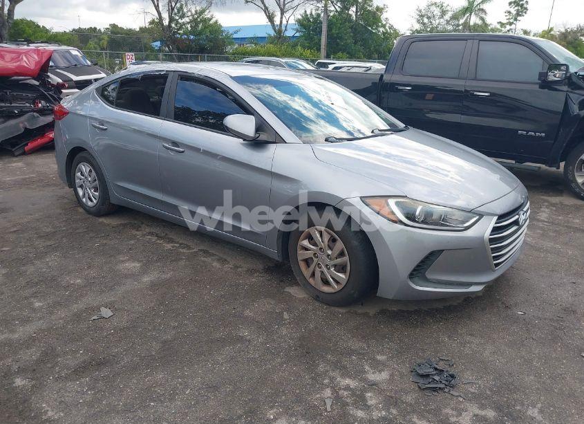 2017 Hyundai Elantra SE (VIN 5NPD74LF9HH143709) main photo