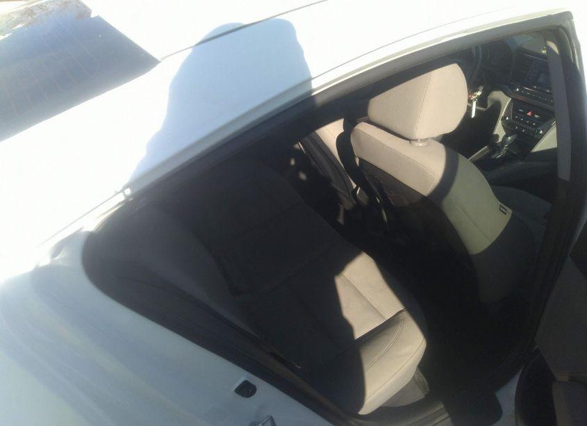 Photo 8 of 2017 Hyundai Elantra SE (VIN 5NPD74LF9HH204704)