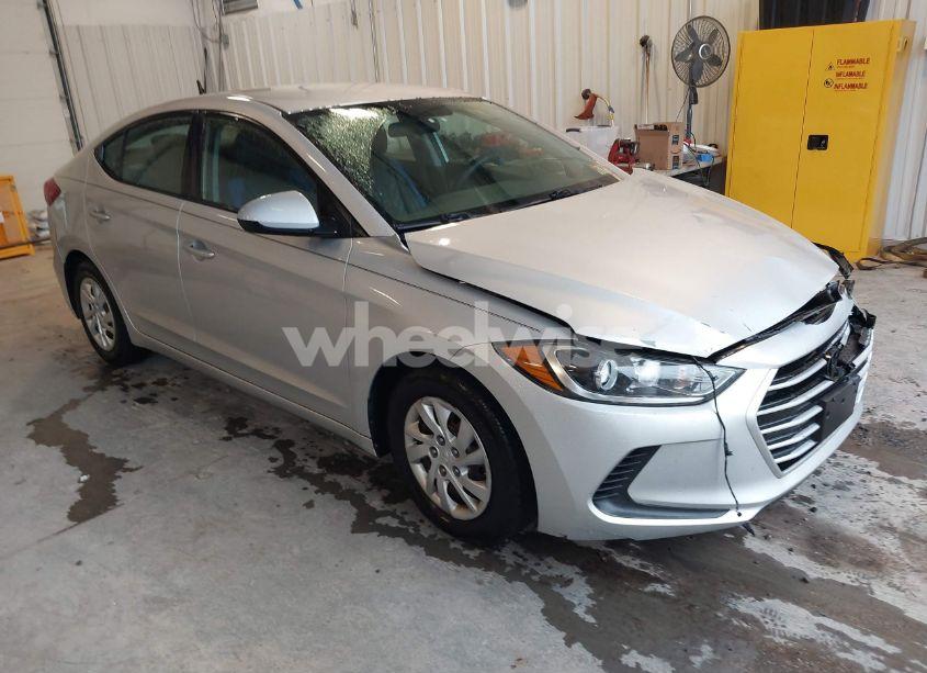 2018 Hyundai Elantra SE (VIN 5NPD74LF9JH212890) main photo