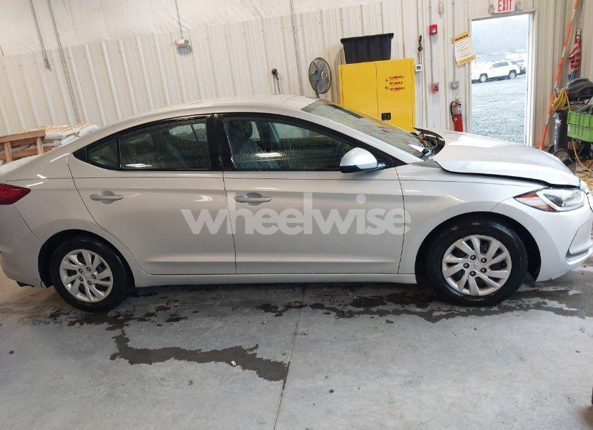 Photo 13 of 2018 Hyundai Elantra SE (VIN 5NPD74LF9JH212890)