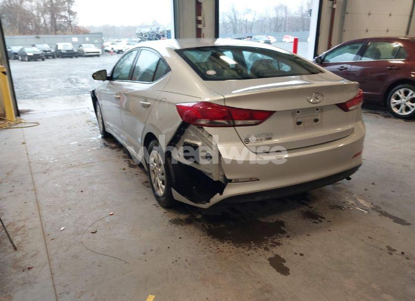 Photo 3 of 2018 Hyundai Elantra SE (VIN 5NPD74LF9JH212890)
