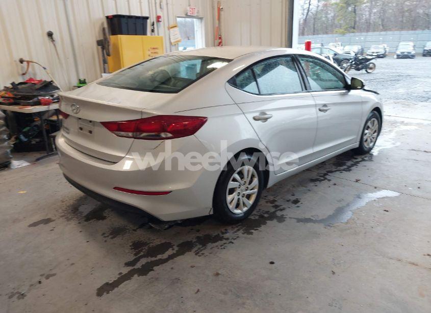 Photo 4 of 2018 Hyundai Elantra SE (VIN 5NPD74LF9JH212890)