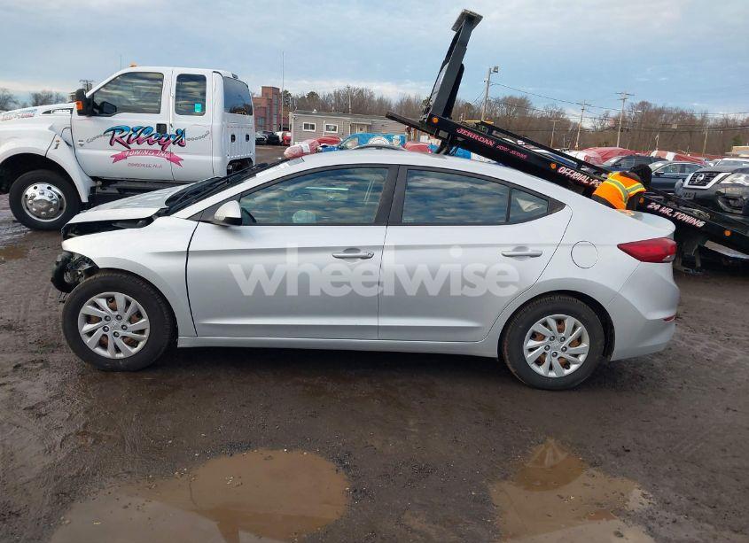 Photo 14 of 2018 Hyundai Elantra SE (VIN 5NPD74LF9JH289808)