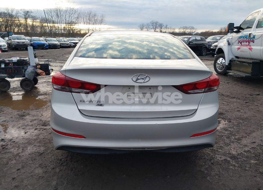 Photo 16 of 2018 Hyundai Elantra SE (VIN 5NPD74LF9JH289808)