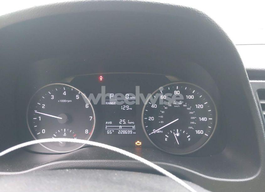 Photo 7 of 2018 Hyundai Elantra SE (VIN 5NPD74LF9JH302461)