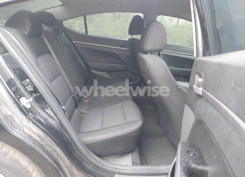 Photo 8 of 2018 Hyundai Elantra SE (VIN 5NPD74LF9JH302461)