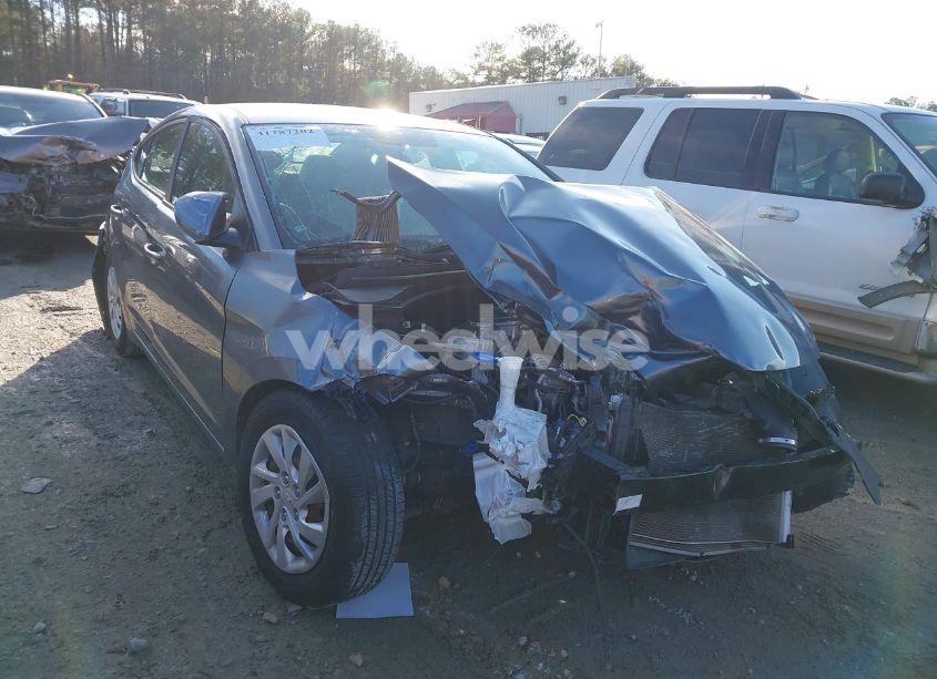 2018 Hyundai Elantra SE (VIN 5NPD74LF9JH363647) main photo