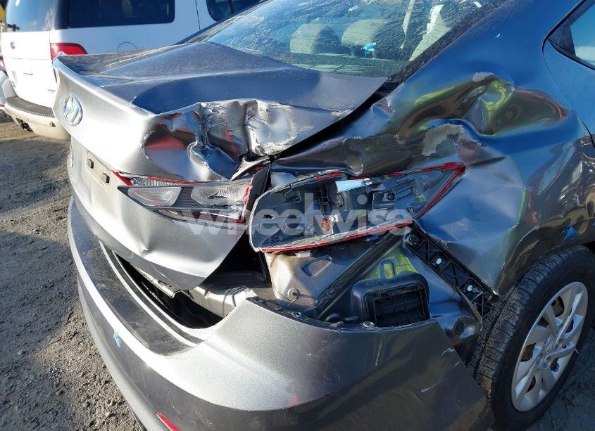 Photo 6 of 2018 Hyundai Elantra SE (VIN 5NPD74LF9JH363647)