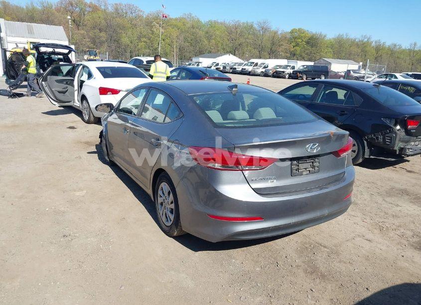 Photo 3 of 2018 Hyundai Elantra SE (VIN 5NPD74LF9JH391321)
