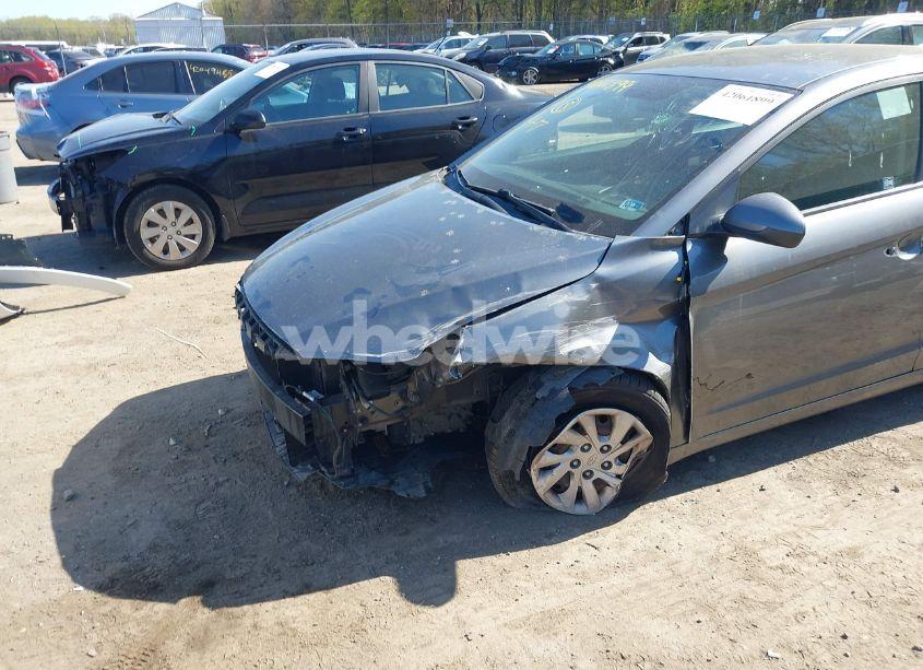 Photo 6 of 2018 Hyundai Elantra SE (VIN 5NPD74LF9JH391321)