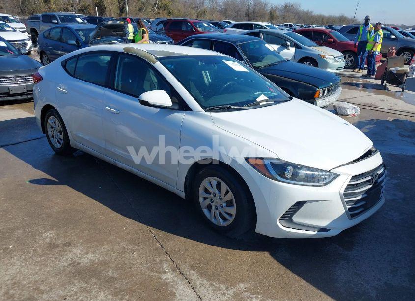 2018 Hyundai Elantra SE (VIN 5NPD74LF9JH397927) main photo