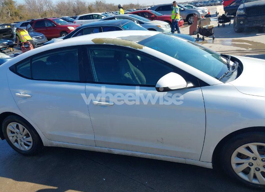 Photo 13 of 2018 Hyundai Elantra SE (VIN 5NPD74LF9JH397927)