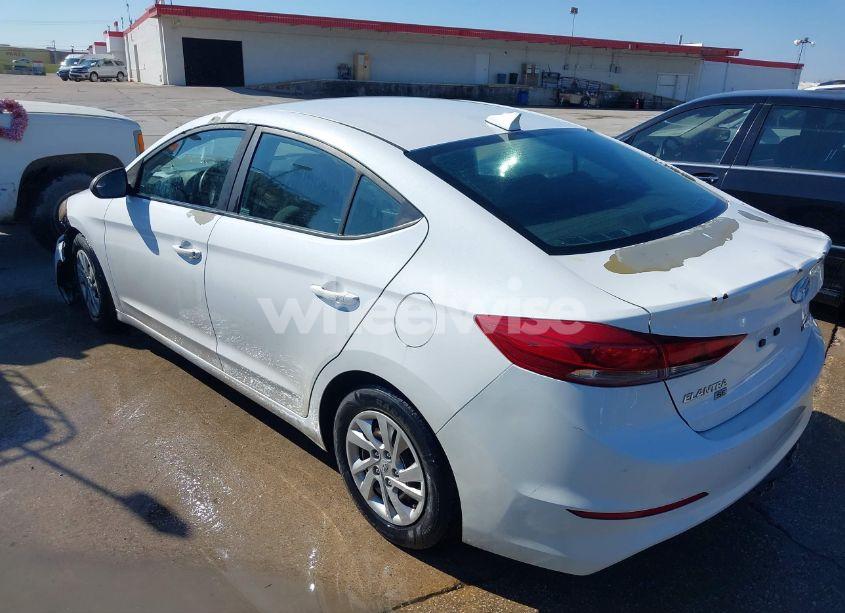 Photo 3 of 2018 Hyundai Elantra SE (VIN 5NPD74LF9JH397927)