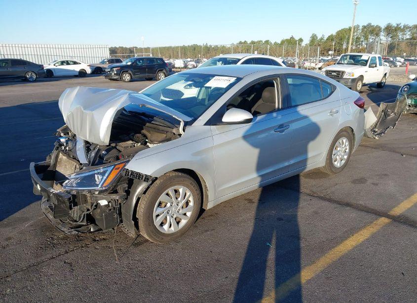 Photo 2 of 2019 Hyundai Elantra SE (VIN 5NPD74LF9KH437635)