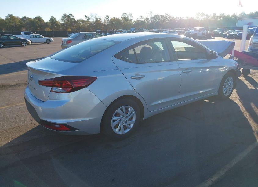 Photo 4 of 2019 Hyundai Elantra SE (VIN 5NPD74LF9KH437635)
