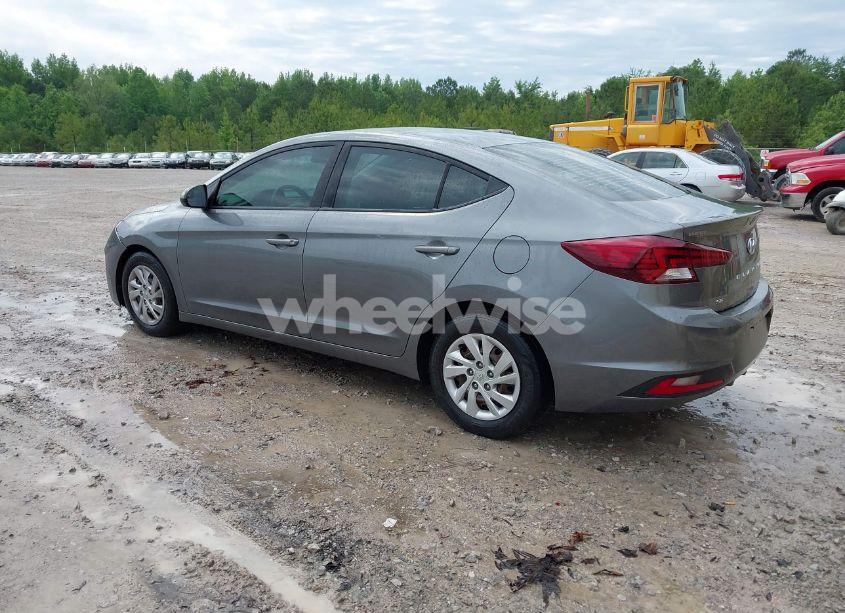 Photo 3 of 2019 Hyundai Elantra SE (VIN 5NPD74LF9KH474863)