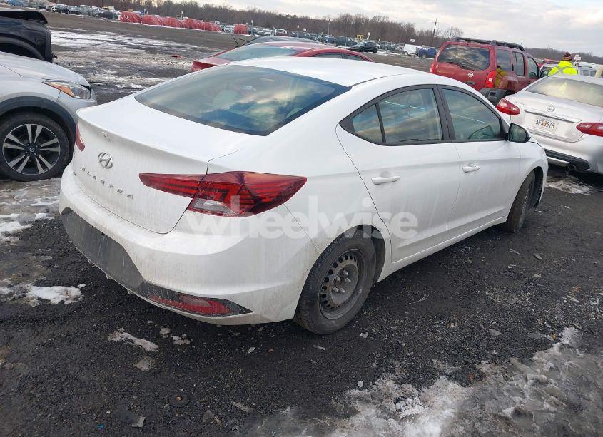 Photo 4 of 2019 Hyundai Elantra SE (VIN 5NPD74LF9KH497737)