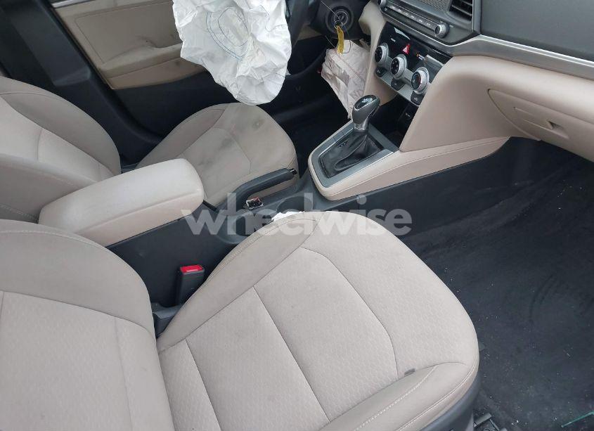 Photo 5 of 2019 Hyundai Elantra SE (VIN 5NPD74LF9KH497737)