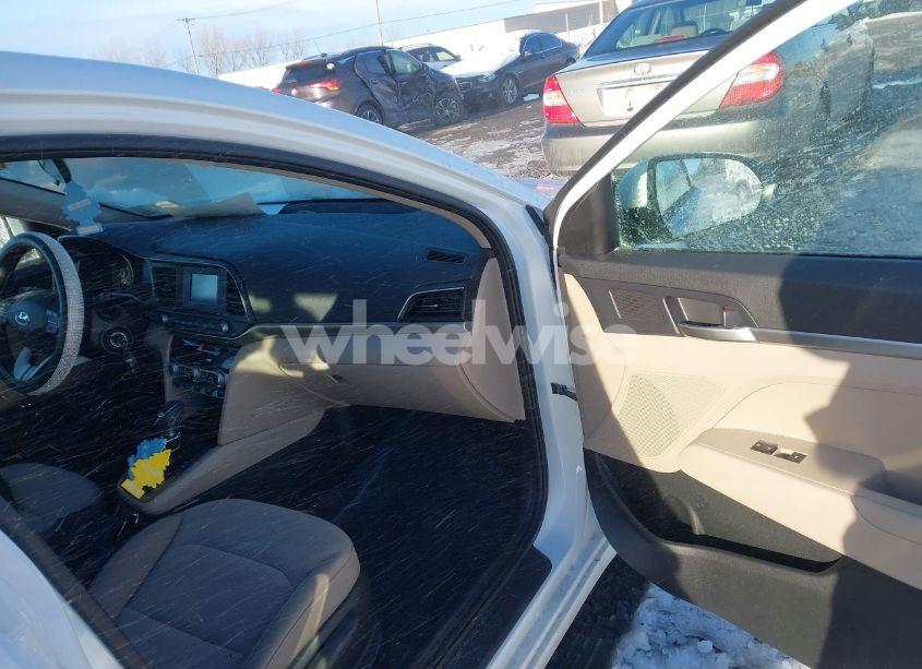 Photo 5 of 2020 Hyundai Elantra SE (VIN 5NPD74LF9LH621006)