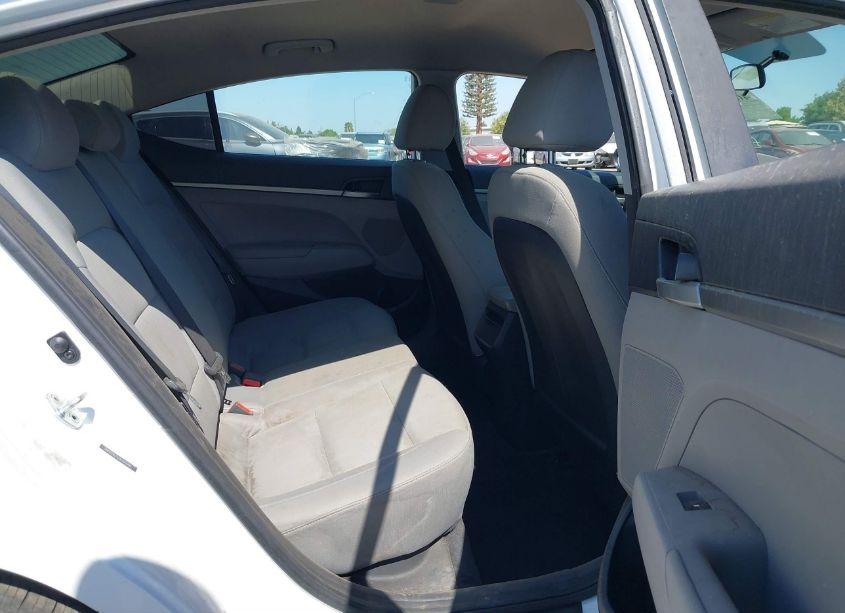 Photo 8 of 2017 Hyundai Elantra SE (VIN 5NPD74LFXHH165900)