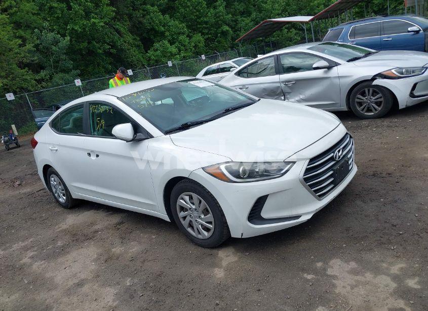 2017 Hyundai Elantra SE (VIN 5NPD74LFXHH170885) main photo