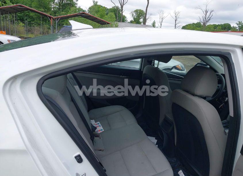 Photo 8 of 2017 Hyundai Elantra SE (VIN 5NPD74LFXHH170885)