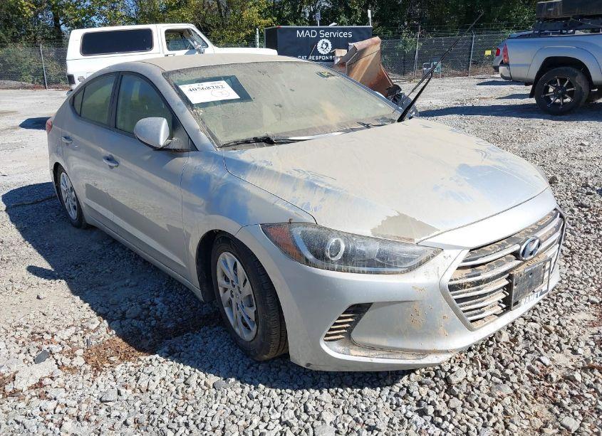 2017 Hyundai Elantra SE (VIN 5NPD74LFXHH193339) main photo