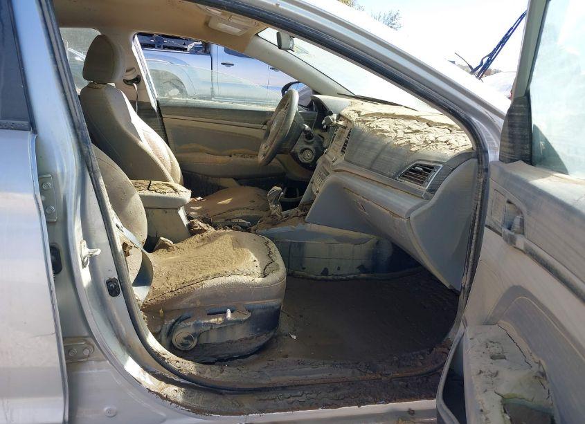 Photo 5 of 2017 Hyundai Elantra SE (VIN 5NPD74LFXHH193339)