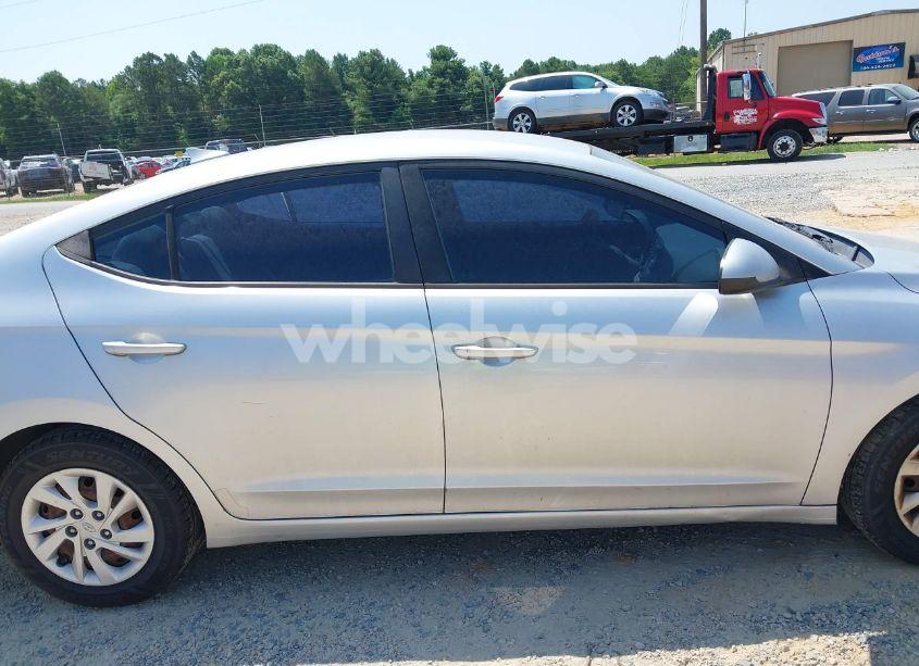 Photo 13 of 2017 Hyundai Elantra SE (VIN 5NPD74LFXHH200872)