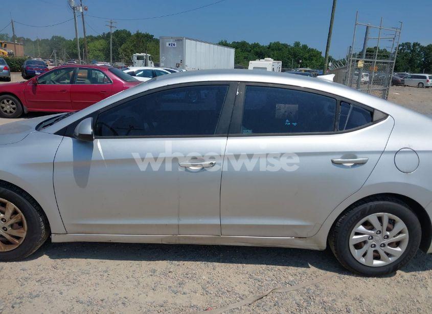 Photo 14 of 2017 Hyundai Elantra SE (VIN 5NPD74LFXHH200872)