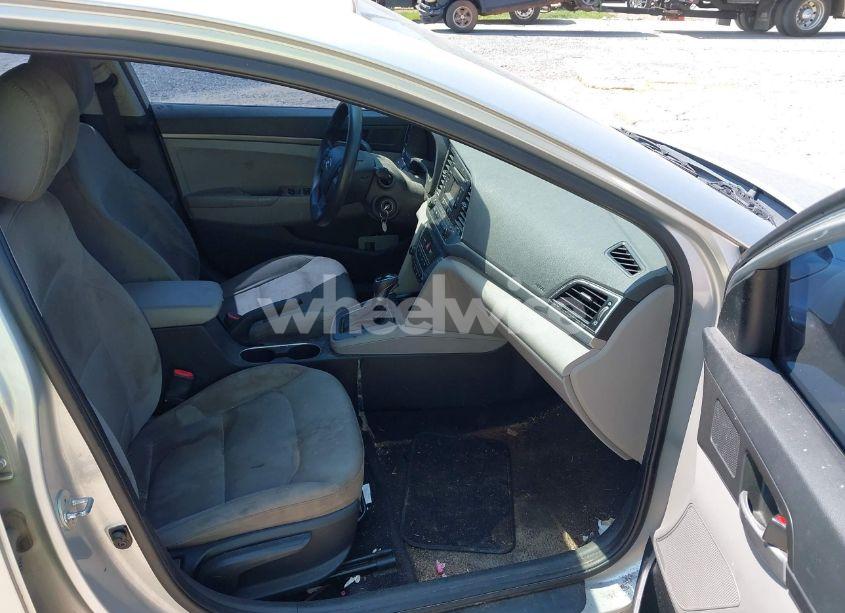 Photo 5 of 2017 Hyundai Elantra SE (VIN 5NPD74LFXHH200872)