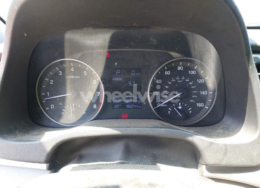 Photo 7 of 2017 Hyundai Elantra SE (VIN 5NPD74LFXHH200872)