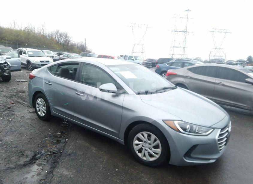 2017 Hyundai Elantra SE (VIN 5NPD74LFXHH205103) main photo