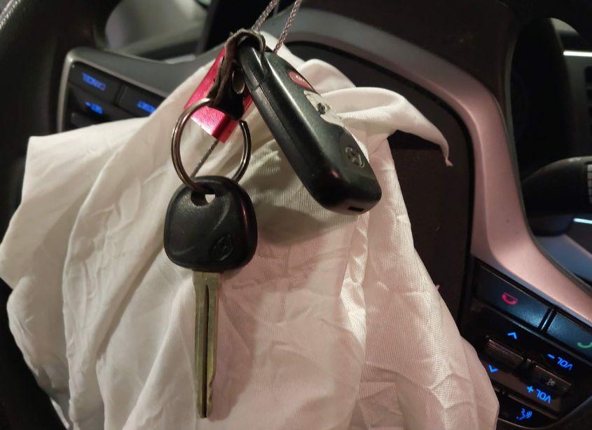 Photo 11 of 2018 Hyundai Elantra SE (VIN 5NPD74LFXJH221565)