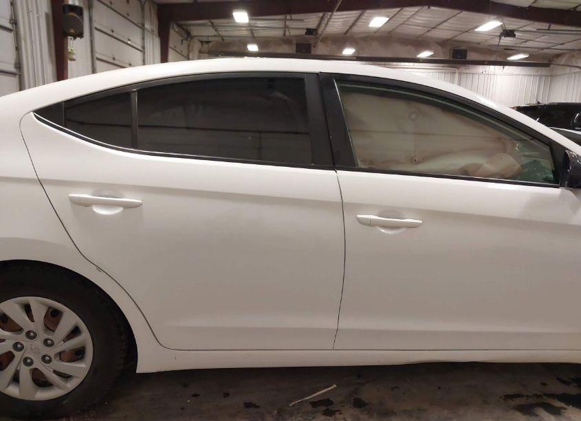 Photo 13 of 2018 Hyundai Elantra SE (VIN 5NPD74LFXJH221565)