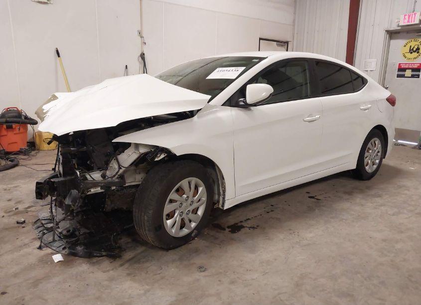 Photo 2 of 2018 Hyundai Elantra SE (VIN 5NPD74LFXJH221565)