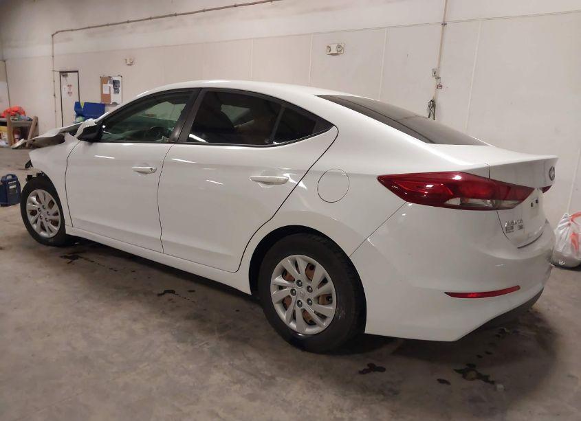 Photo 3 of 2018 Hyundai Elantra SE (VIN 5NPD74LFXJH221565)