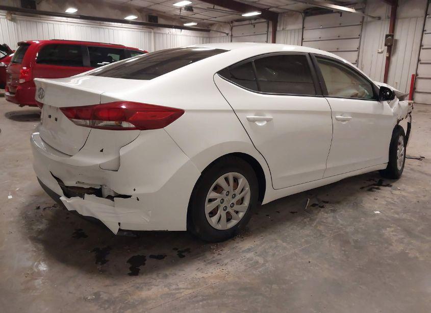 Photo 4 of 2018 Hyundai Elantra SE (VIN 5NPD74LFXJH221565)