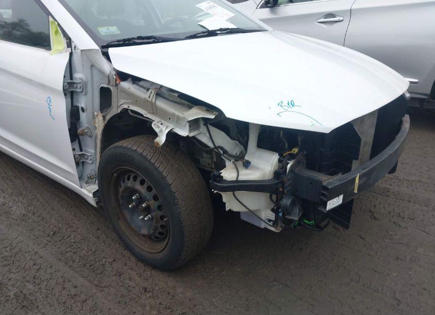 Photo 6 of 2018 Hyundai Elantra SE (VIN 5NPD74LFXJH224319)