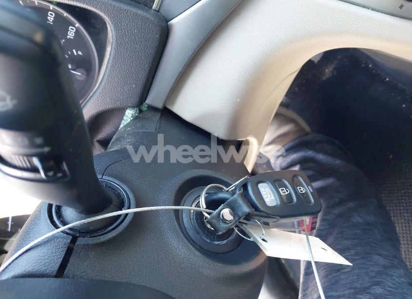 Photo 11 of 2018 Hyundai Elantra SE (VIN 5NPD74LFXJH271334)