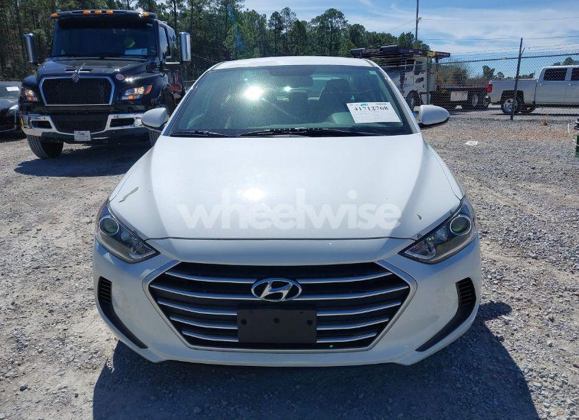 Photo 12 of 2018 Hyundai Elantra SE (VIN 5NPD74LFXJH271334)