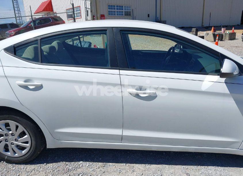 Photo 13 of 2018 Hyundai Elantra SE (VIN 5NPD74LFXJH271334)