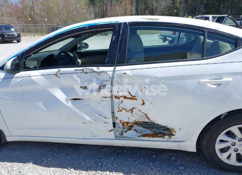 Photo 14 of 2018 Hyundai Elantra SE (VIN 5NPD74LFXJH271334)