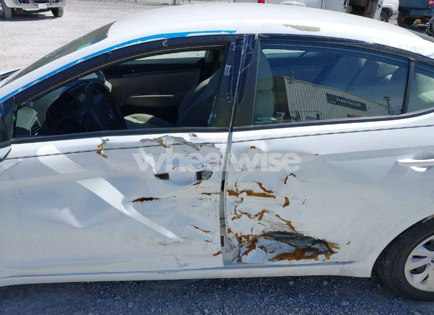 Photo 6 of 2018 Hyundai Elantra SE (VIN 5NPD74LFXJH271334)