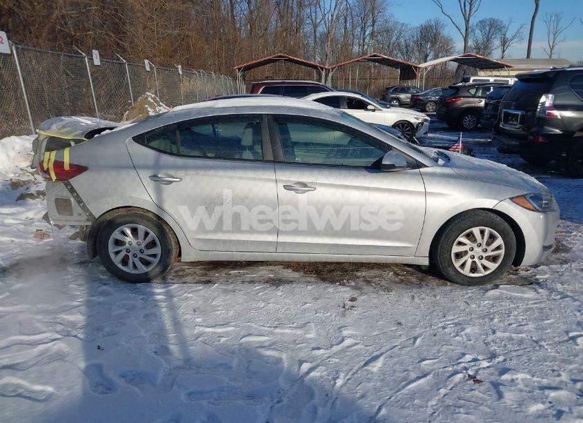 Photo 14 of 2018 Hyundai Elantra SE (VIN 5NPD74LFXJH290983)