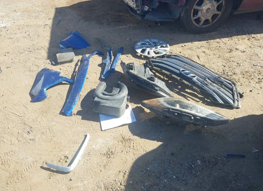 Photo 12 of 2018 Hyundai Elantra SE (VIN 5NPD74LFXJH313775)